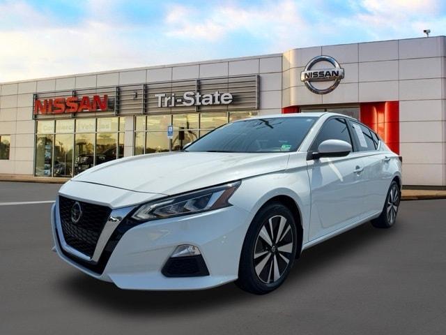Photo of 2022 White Nissan Altima