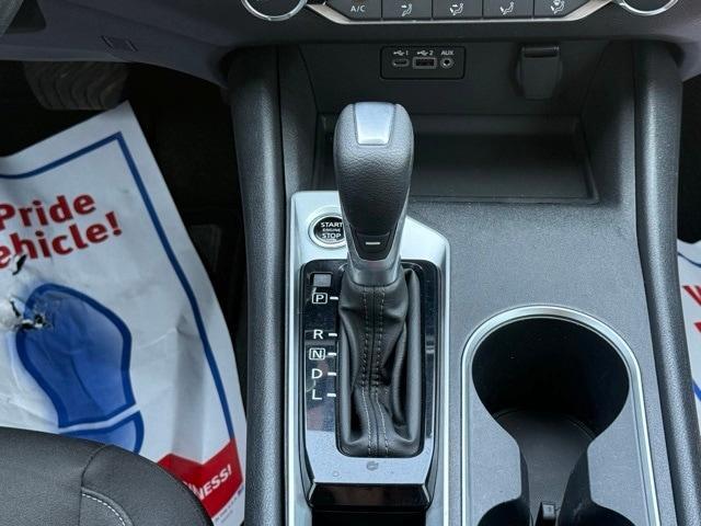 Photo of 2022 White Nissan Altima