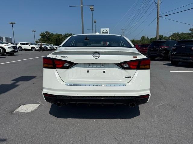 Photo of 2023 White Nissan Altima