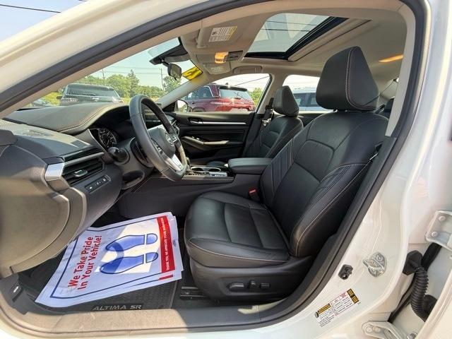 Photo of 2023 White Nissan Altima