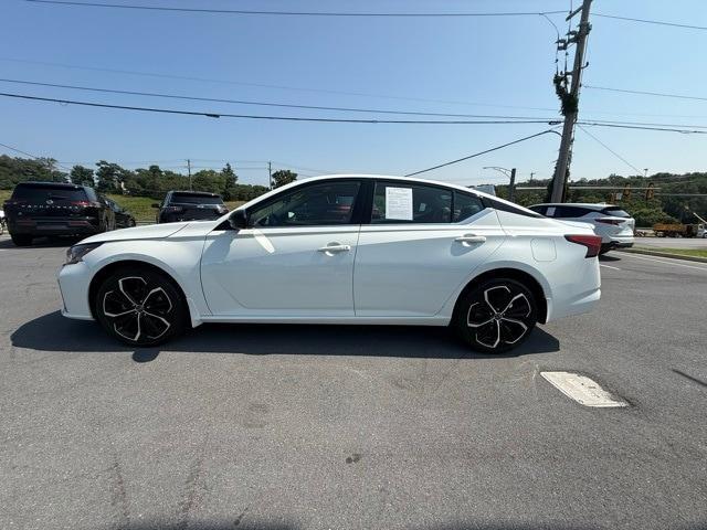 Photo of 2023 White Nissan Altima