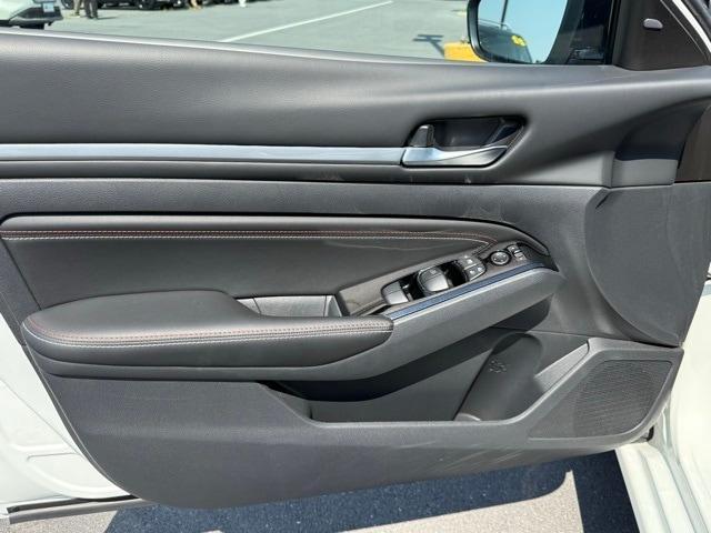 Photo of 2023 White Nissan Altima