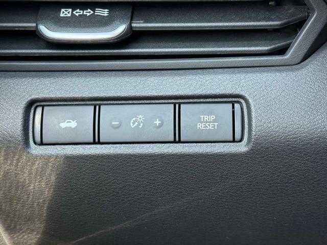 Photo of 2023 White Nissan Altima