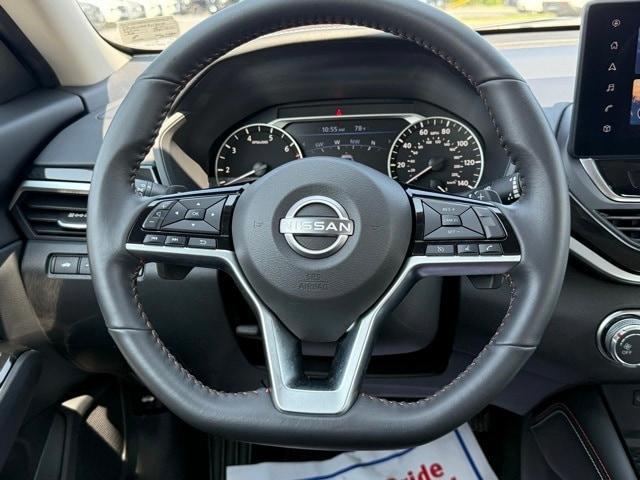 Photo of 2023 White Nissan Altima