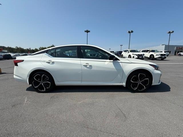 Photo of 2023 White Nissan Altima