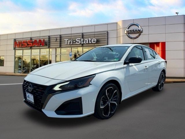 Photo of 2023 White Nissan Altima