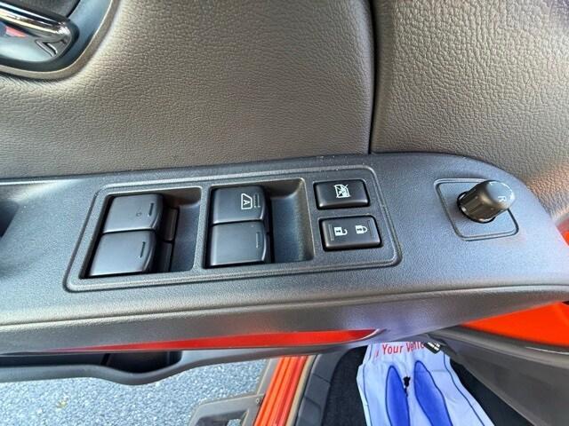 Photo of 2025 Afterburn Orang Nissan Frontier