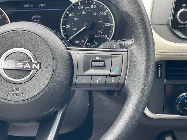 Photo of 2023 White Nissan Rogue