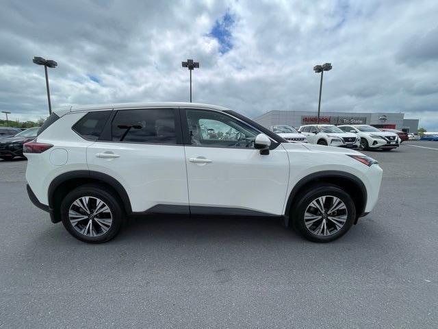 Photo of 2023 White Nissan Rogue