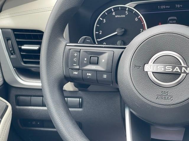 Photo of 2023 White Nissan Rogue