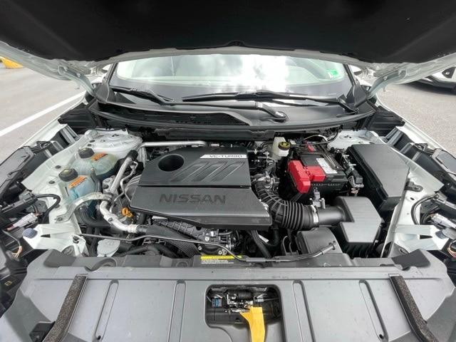 Photo of 2023 White Nissan Rogue