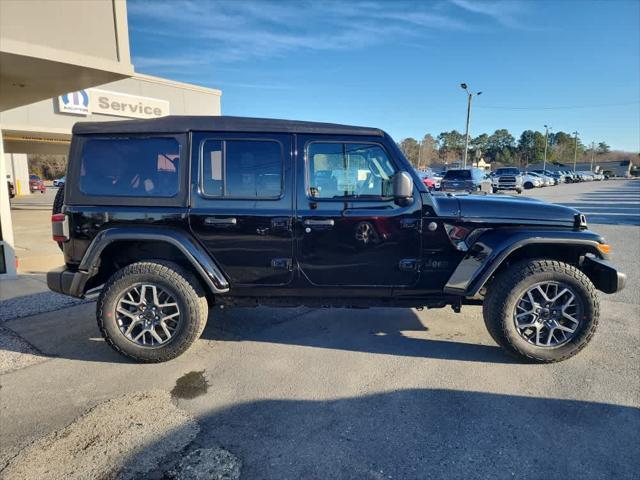 Photo of 2025 Black Clearcoat Jeep Wrangler