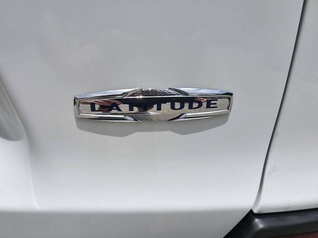 Photo of 2019 Bright White Clearcoat Jeep Cherokee