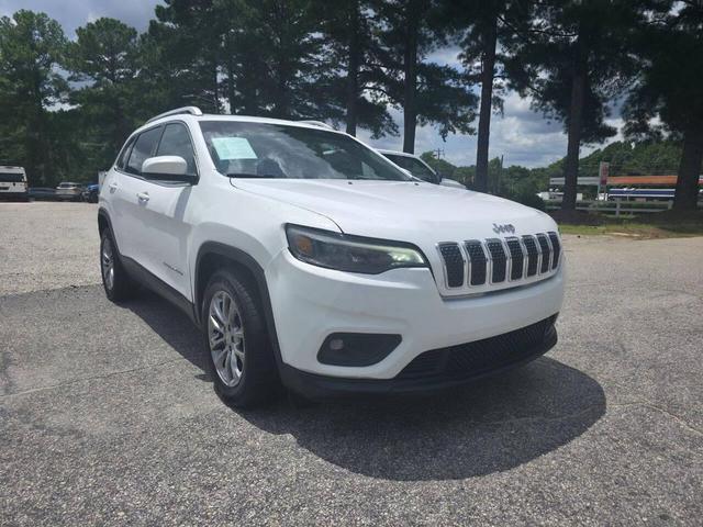 Photo of 2019 Bright White Clearcoat Jeep Cherokee