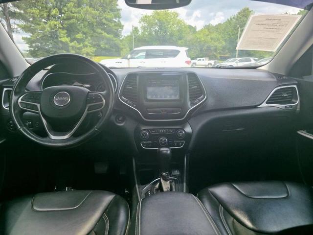 Photo of 2019 Bright White Clearcoat Jeep Cherokee