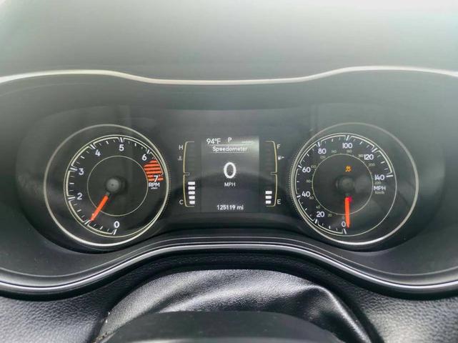 Photo of 2019 Bright White Clearcoat Jeep Cherokee
