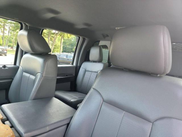 Photo of 2016 Oxford White Ford F-350