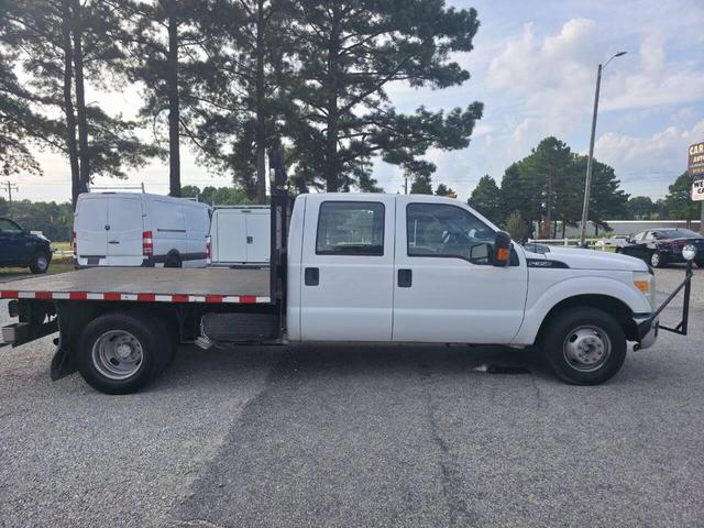 Photo of 2016 Oxford White Ford F-350