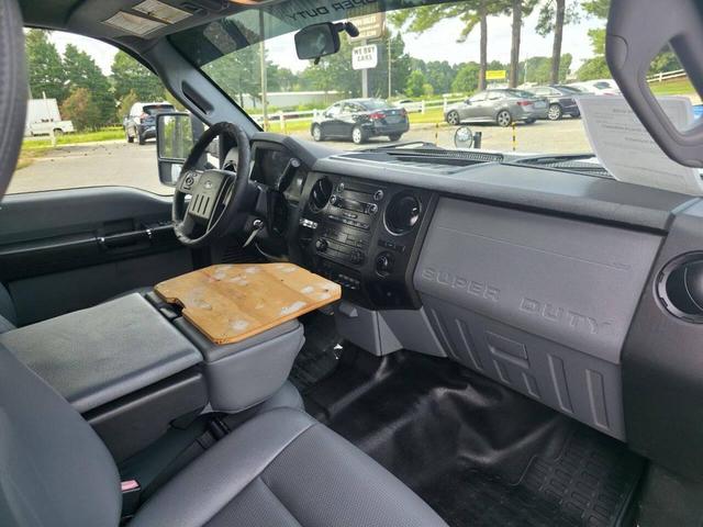 Photo of 2016 Oxford White Ford F-350