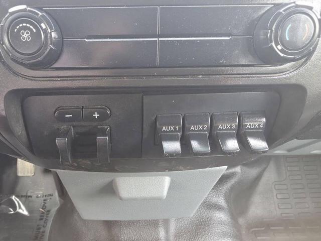 Photo of 2016 Oxford White Ford F-350