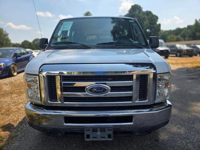 Photo of 2014 Oxford White Ford E350 Super Duty