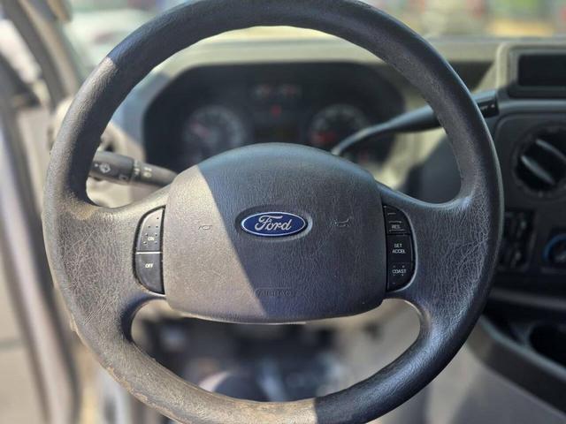 Photo of 2014 Oxford White Ford E350 Super Duty