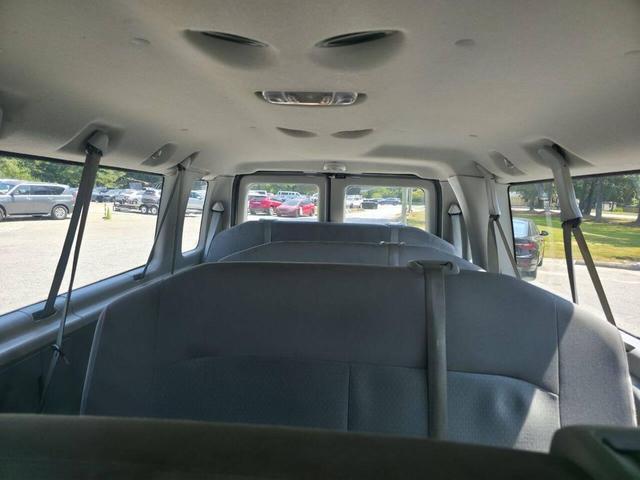 Photo of 2014 Oxford White Ford E350 Super Duty