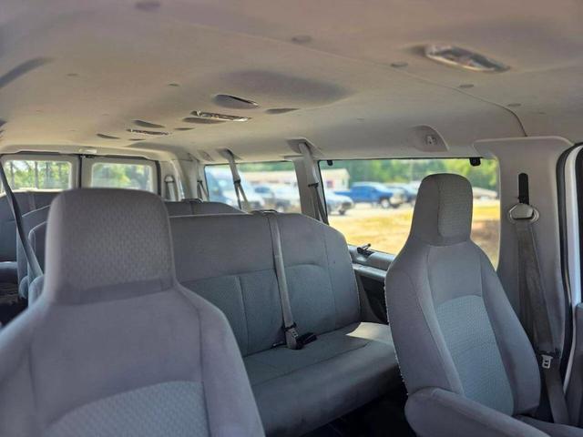 Photo of 2014 Oxford White Ford E350 Super Duty