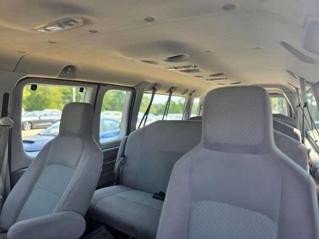 Photo of 2014 Oxford White Ford E350 Super Duty