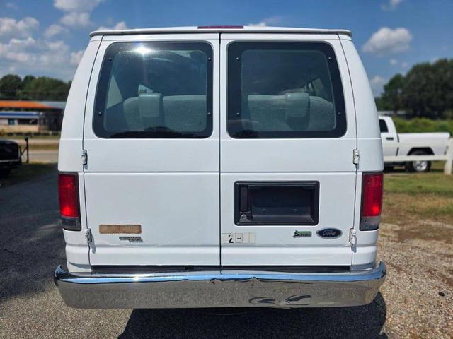 Photo of 2014 Oxford White Ford E350 Super Duty