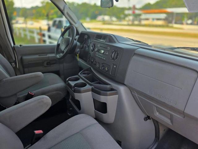 Photo of 2014 Oxford White Ford E350 Super Duty