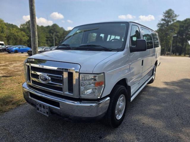 Photo of 2014 Oxford White Ford E350 Super Duty