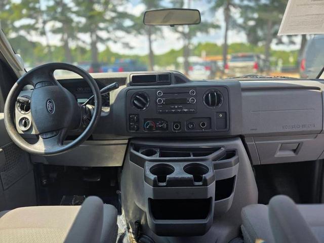 Photo of 2014 Oxford White Ford E350 Super Duty