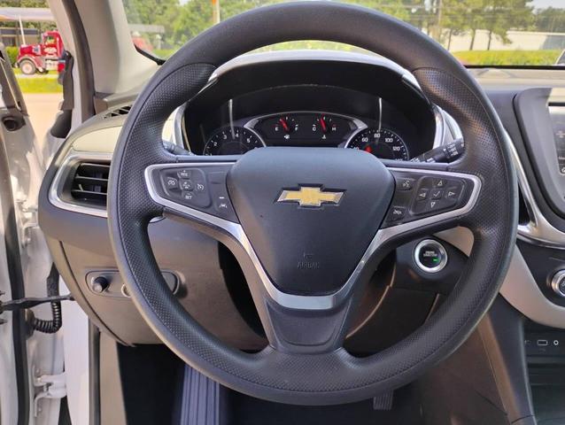 Photo of 2022 White Chevrolet Equinox