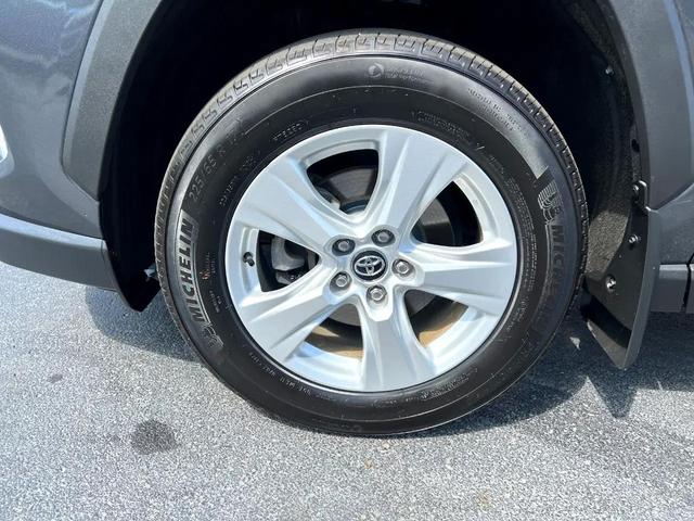 Photo of 2021 METALLIC GRAY Toyota RAV4
