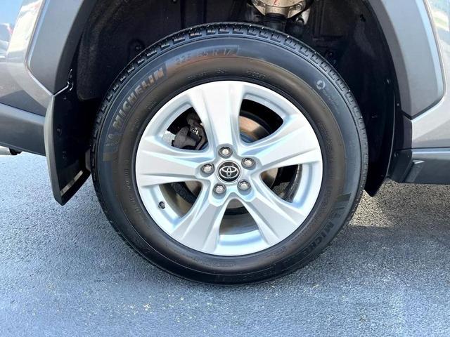 Photo of 2021 METALLIC GRAY Toyota RAV4