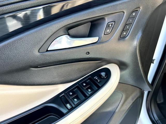 Photo of 2017 Summit White Buick Envision