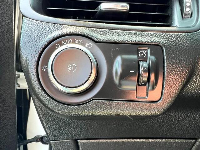 Photo of 2017 Summit White Buick Envision