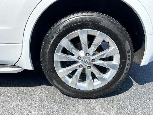Photo of 2017 Summit White Buick Envision