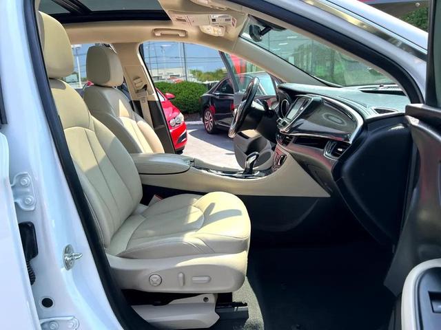 Photo of 2017 Summit White Buick Envision