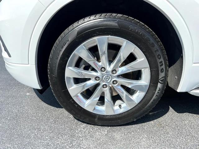 Photo of 2017 Summit White Buick Envision