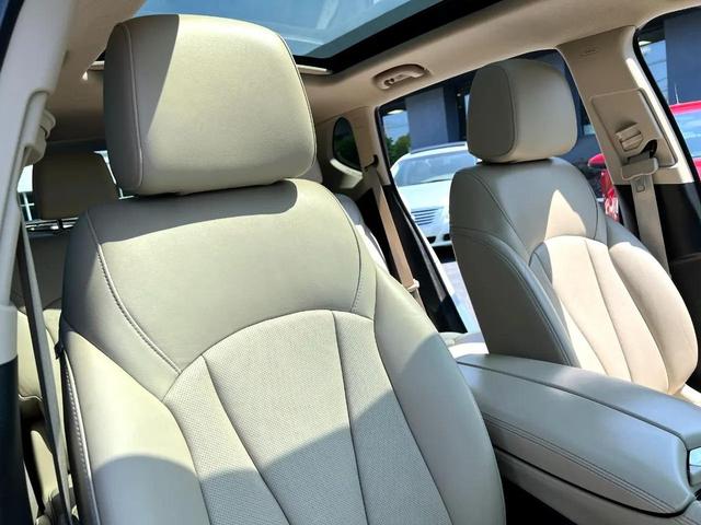 Photo of 2017 Summit White Buick Envision