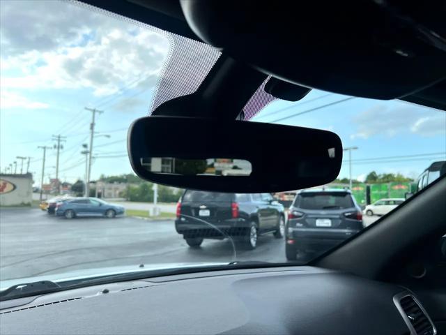 Photo of 2018 Bright White Clearcoat Jeep Grand Cherokee