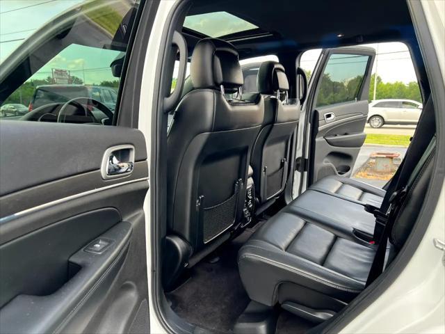 Photo of 2018 Bright White Clearcoat Jeep Grand Cherokee