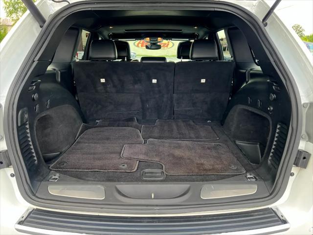 Photo of 2018 Bright White Clearcoat Jeep Grand Cherokee