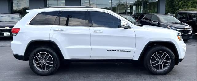 Photo of 2018 Bright White Clearcoat Jeep Grand Cherokee