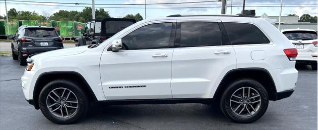 Photo of 2018 Bright White Clearcoat Jeep Grand Cherokee