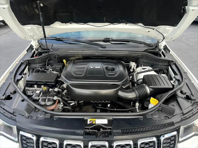 Photo of 2018 Bright White Clearcoat Jeep Grand Cherokee