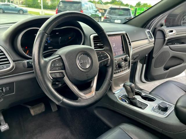 Photo of 2018 Bright White Clearcoat Jeep Grand Cherokee
