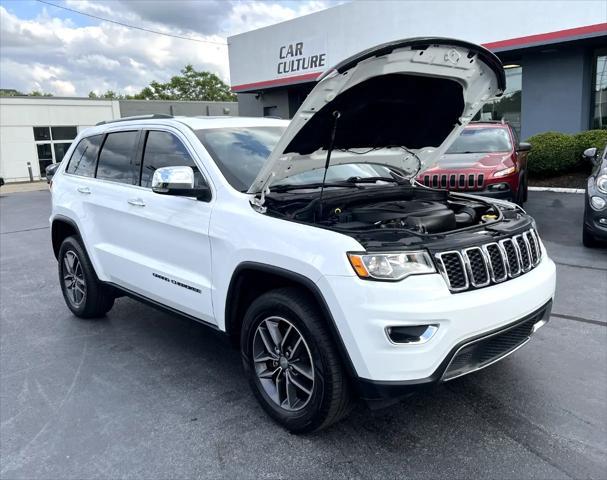 Photo of 2018 Bright White Clearcoat Jeep Grand Cherokee